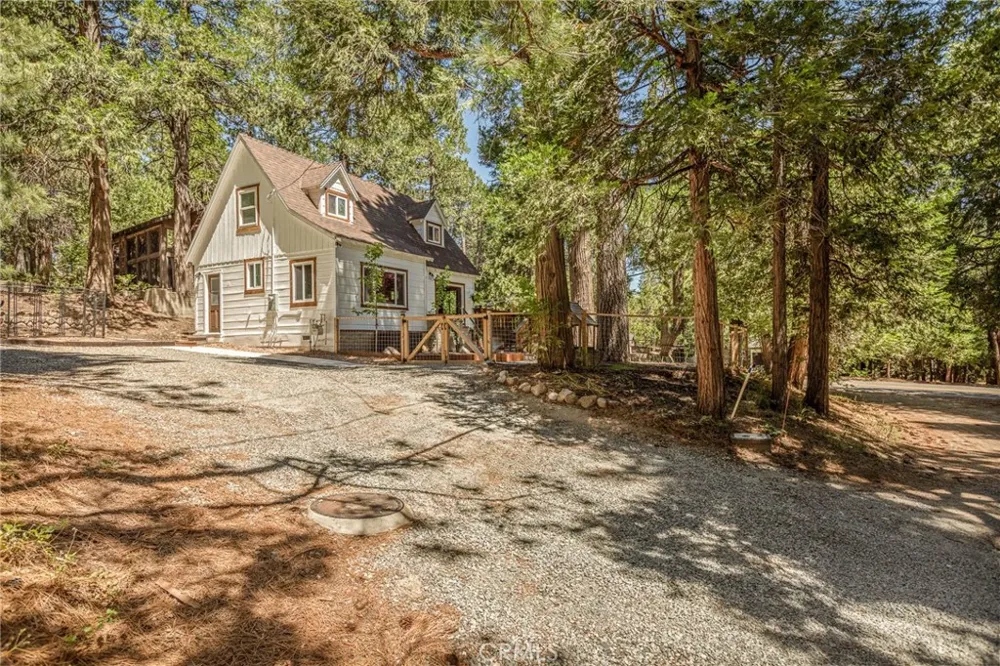 27689 Rim Of The World Drive Lake Arrowhead, CA 92326