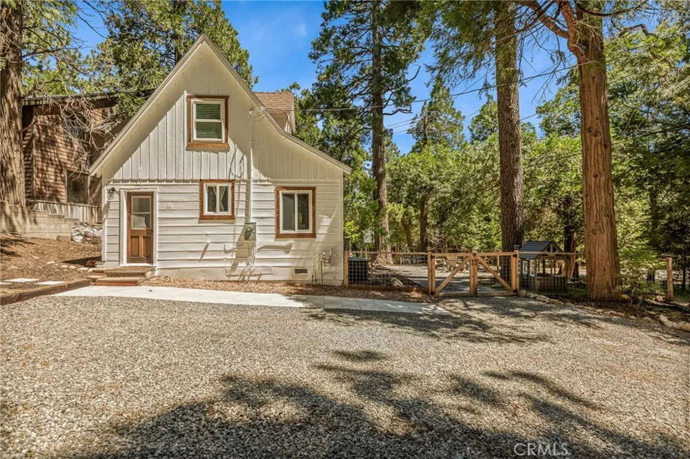 27689 Rim Of The World Drive Lake Arrowhead, CA 92326