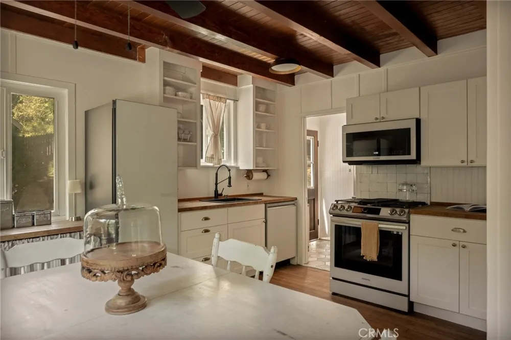 27689 Rim Of The World Drive Lake Arrowhead, CA 92326