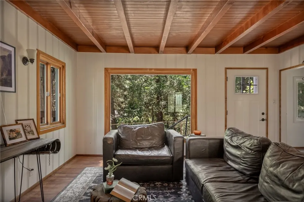 27689 Rim Of The World Drive Lake Arrowhead, CA 92326