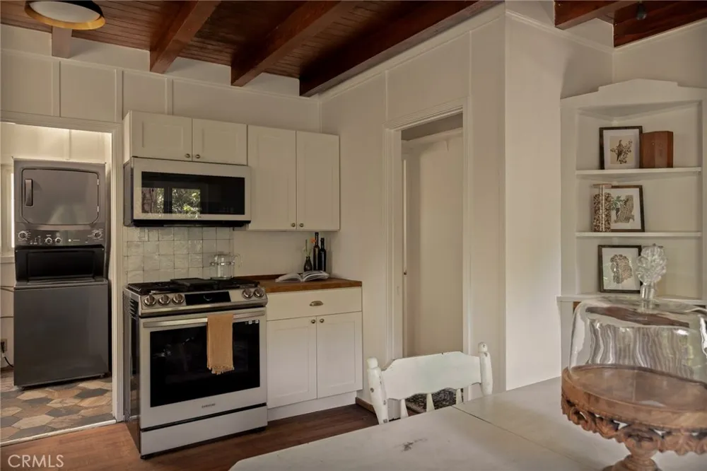 27689 Rim Of The World Drive Lake Arrowhead, CA 92326