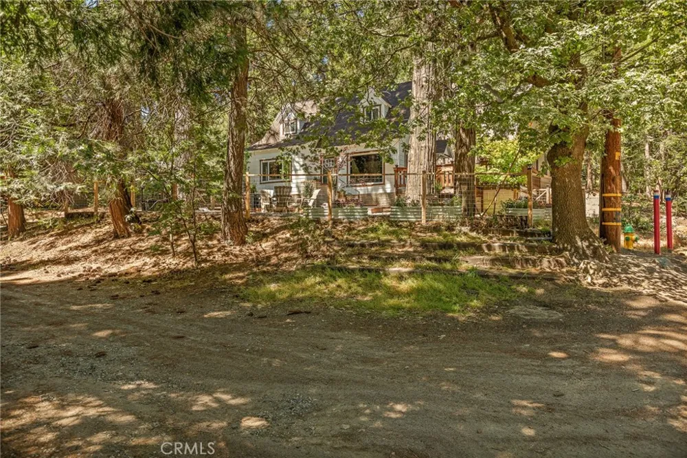 27689 Rim Of The World Drive Lake Arrowhead, CA 92326