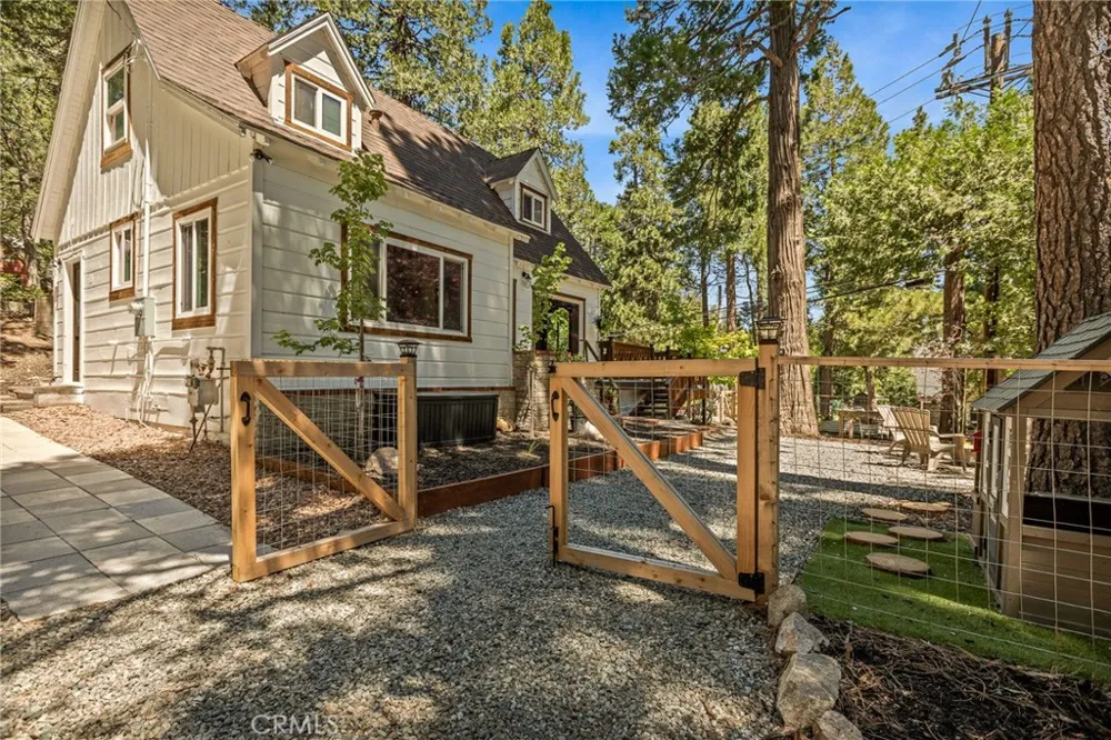 27689 Rim Of The World Drive Lake Arrowhead, CA 92326