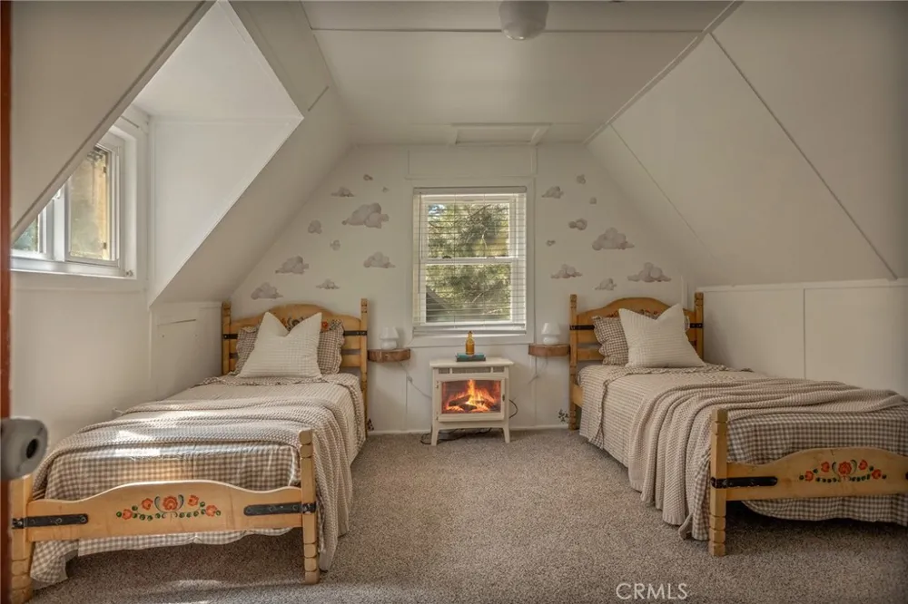 27689 Rim Of The World Drive Lake Arrowhead, CA 92326