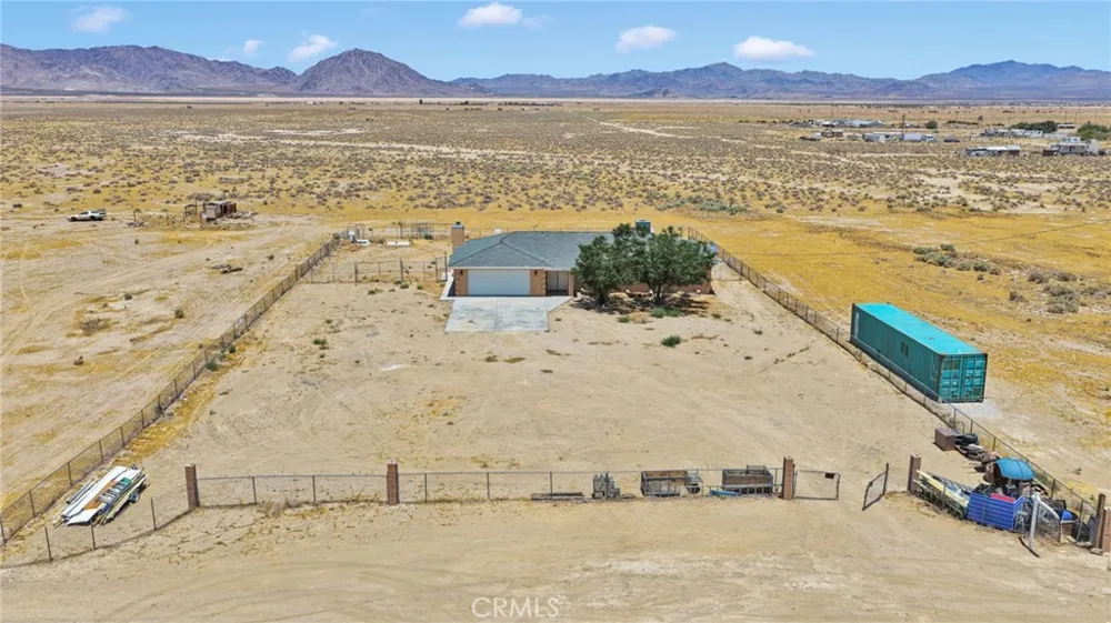 32480 Wren Lucerne Valley, CA 92356
