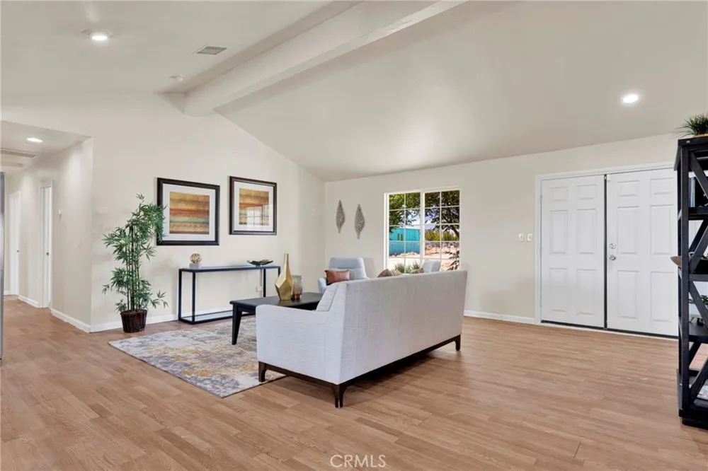 32480 Wren Lucerne Valley, CA 92356