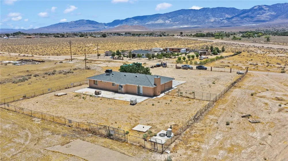 32480 Wren Lucerne Valley, CA 92356