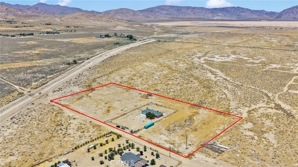 32480 Wren Lucerne Valley, CA 92356