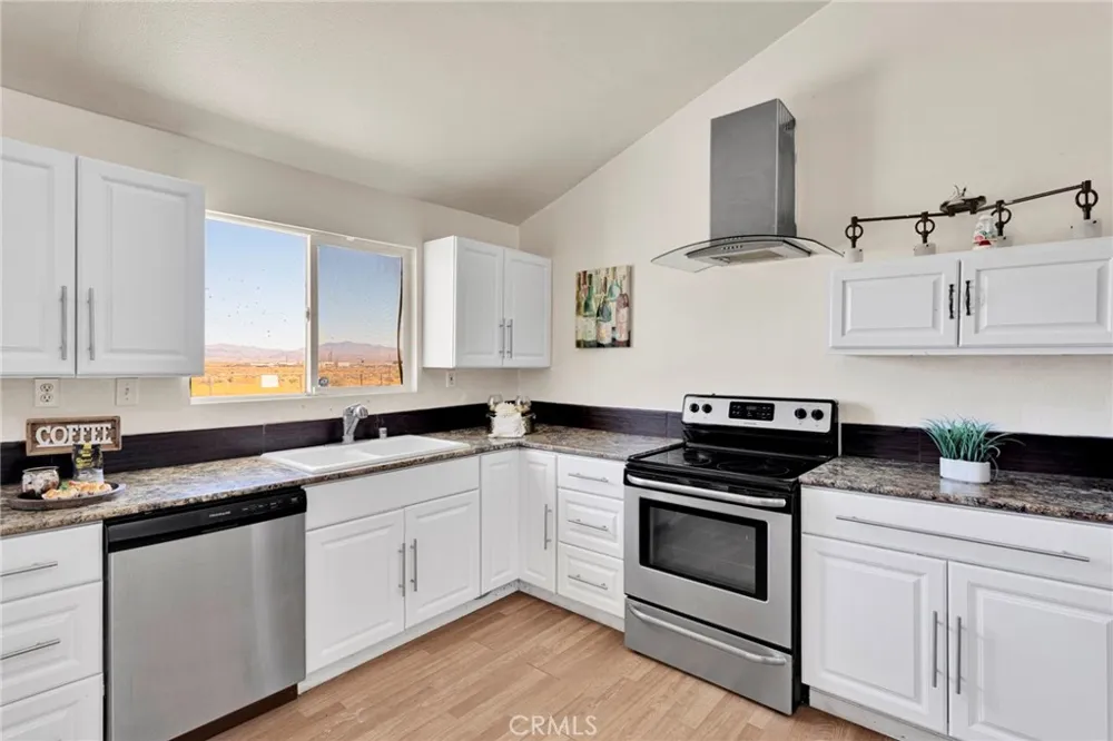 32480 Wren Lucerne Valley, CA 92356