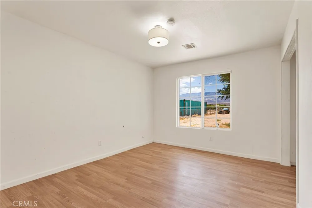 32480 Wren Lucerne Valley, CA 92356