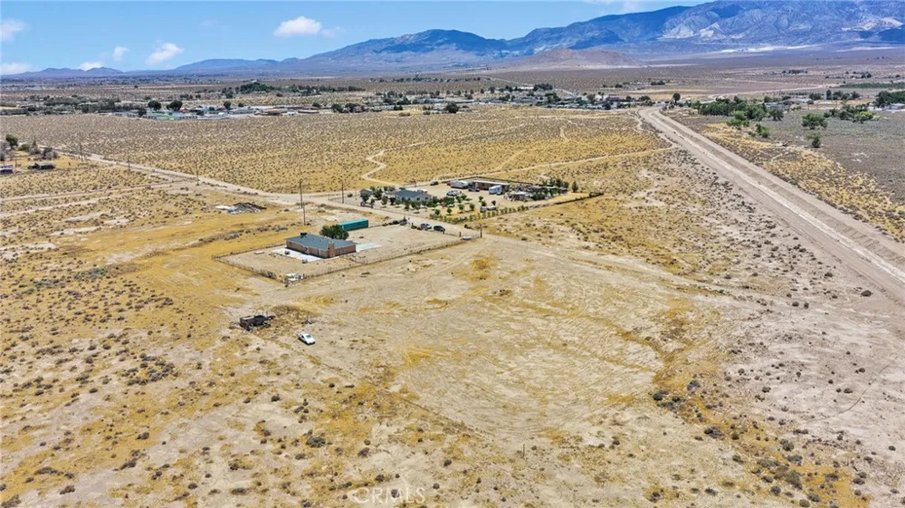 32480 Wren Lucerne Valley, CA 92356