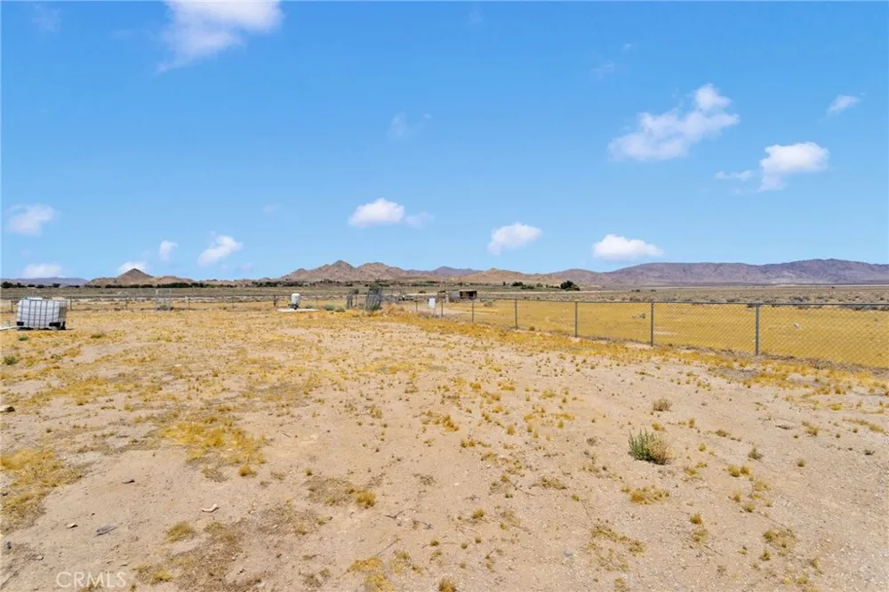 32480 Wren Lucerne Valley, CA 92356