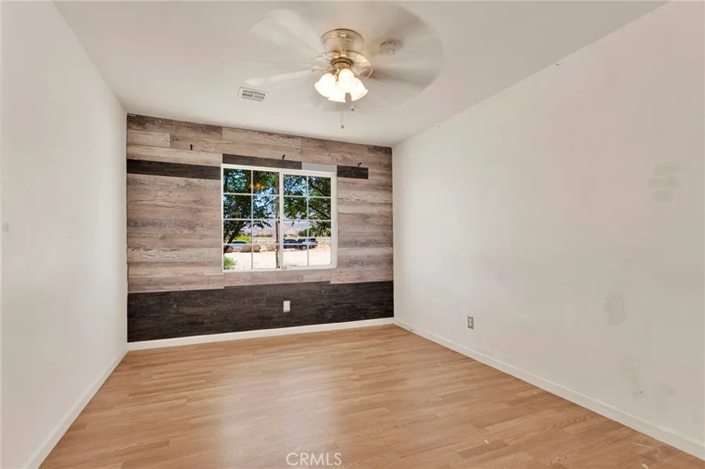 32480 Wren Lucerne Valley, CA 92356