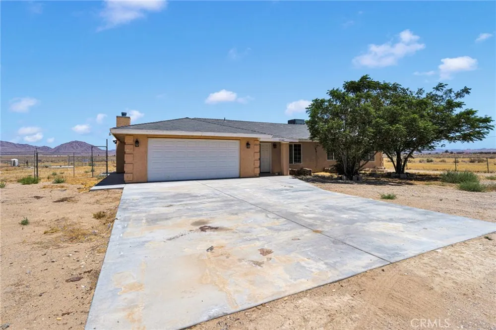 32480 Wren Lucerne Valley, CA 92356