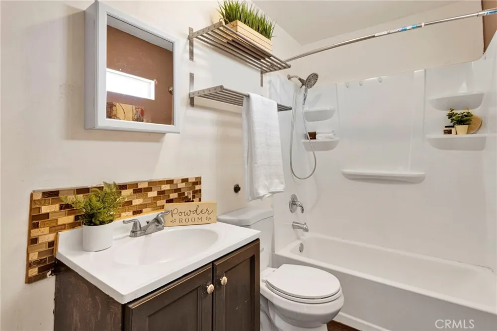 32480 Wren Lucerne Valley, CA 92356
