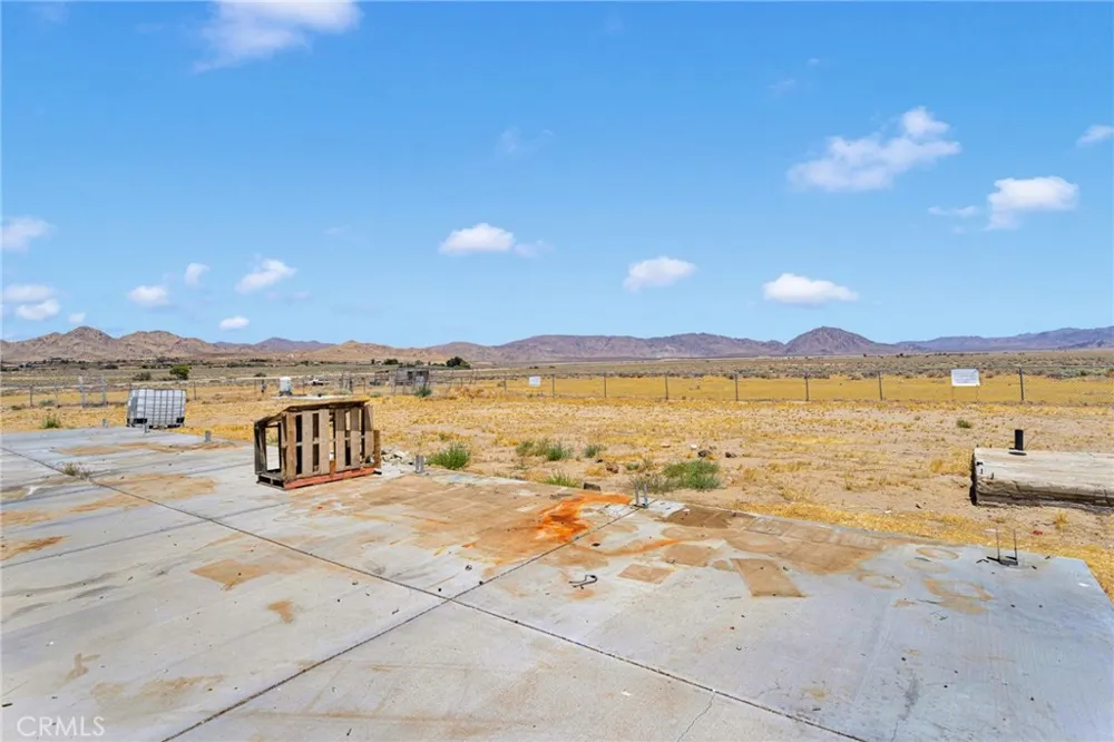 32480 Wren Lucerne Valley, CA 92356