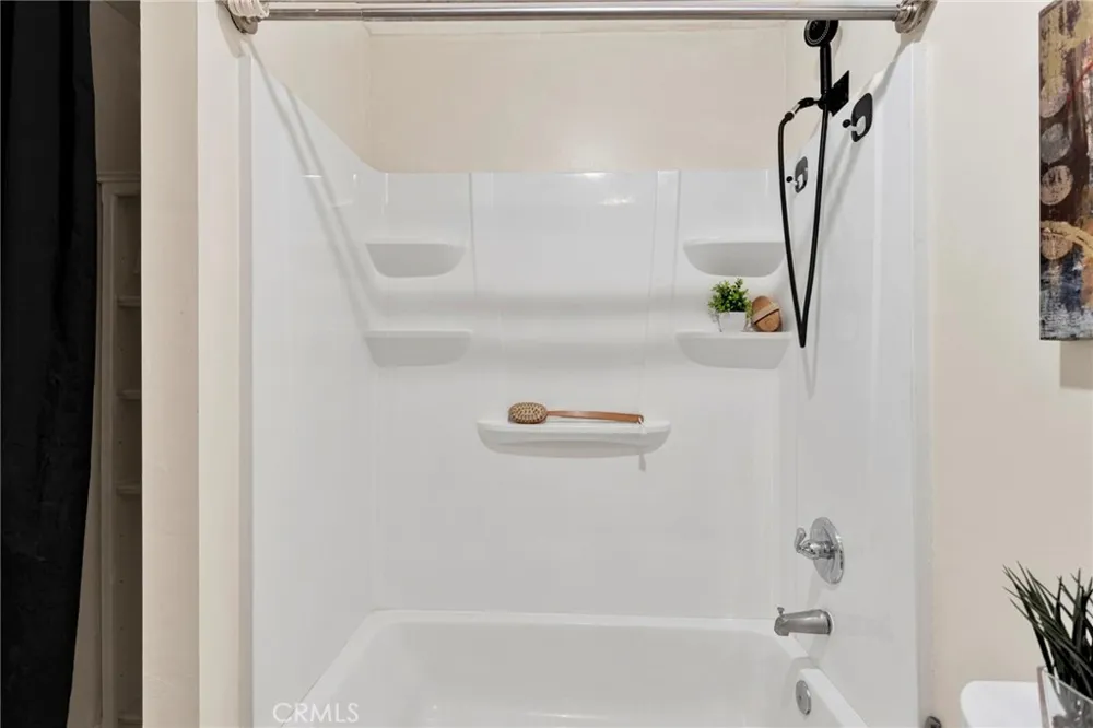 32480 Wren Lucerne Valley, CA 92356