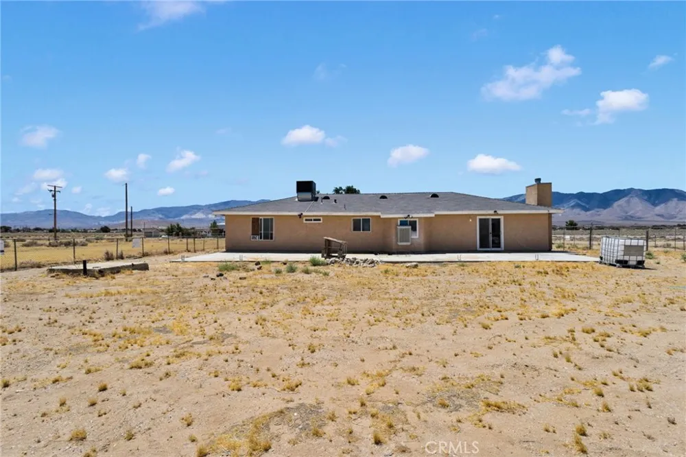 32480 Wren Lucerne Valley, CA 92356