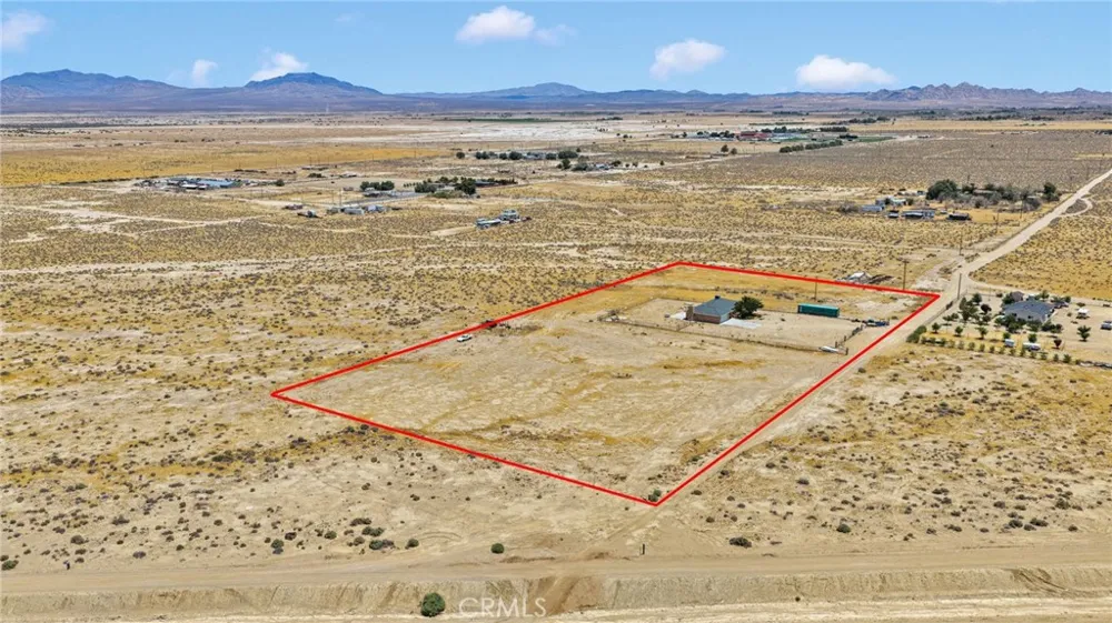 32480 Wren Lucerne Valley, CA 92356