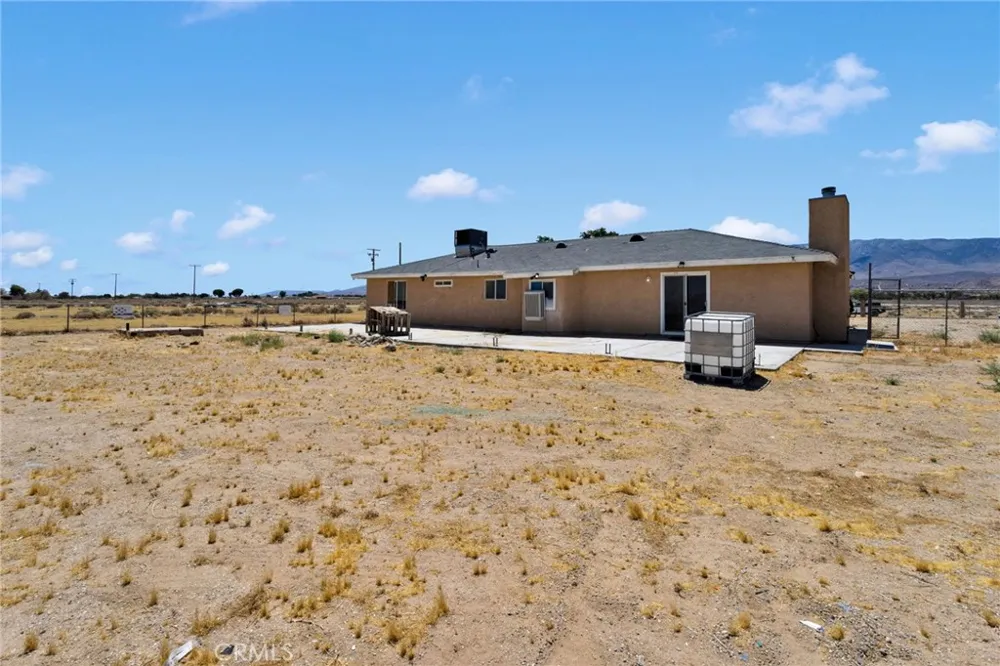32480 Wren Lucerne Valley, CA 92356