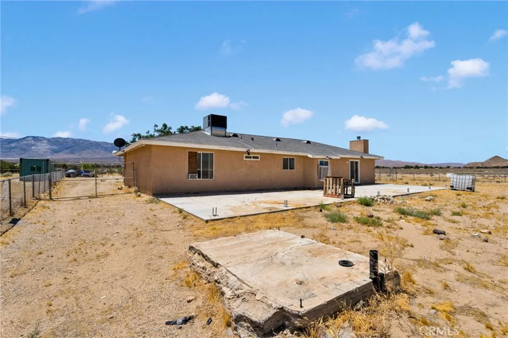 32480 Wren Lucerne Valley, CA 92356