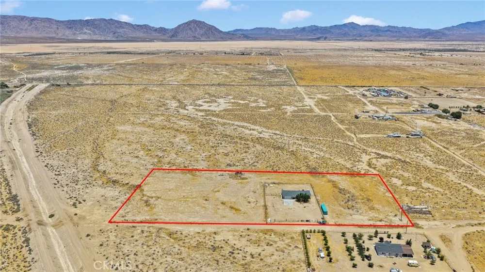 32480 Wren Lucerne Valley, CA 92356