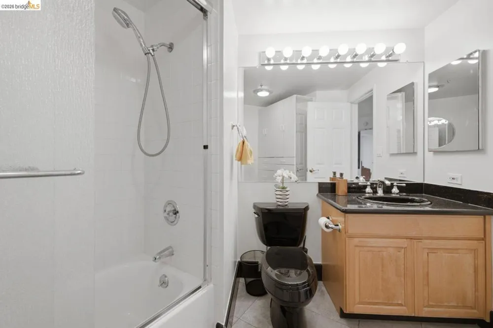 6363 Christie Ave #2701 Emeryville, CA 94608
