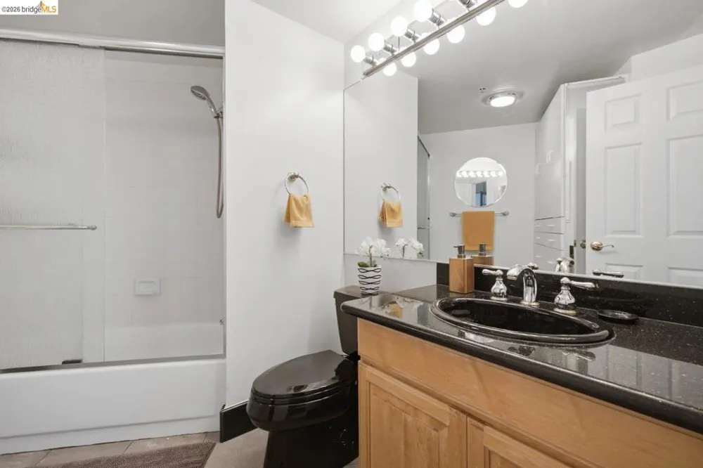 6363 Christie Ave #2701 Emeryville, CA 94608