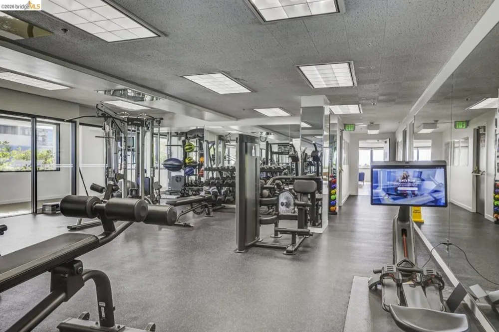 6363 Christie Ave #2701 Emeryville, CA 94608