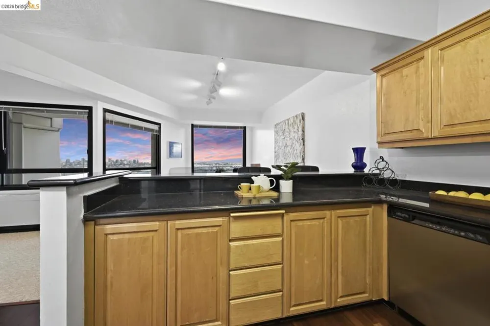6363 Christie Ave #2701 Emeryville, CA 94608
