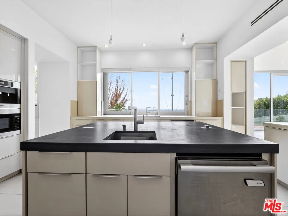 770 Paseo Miramar Pacific Palisades, CA 90272