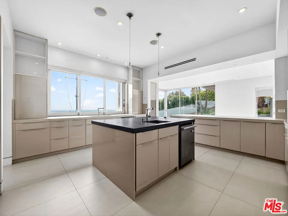 770 Paseo Miramar Pacific Palisades, CA 90272
