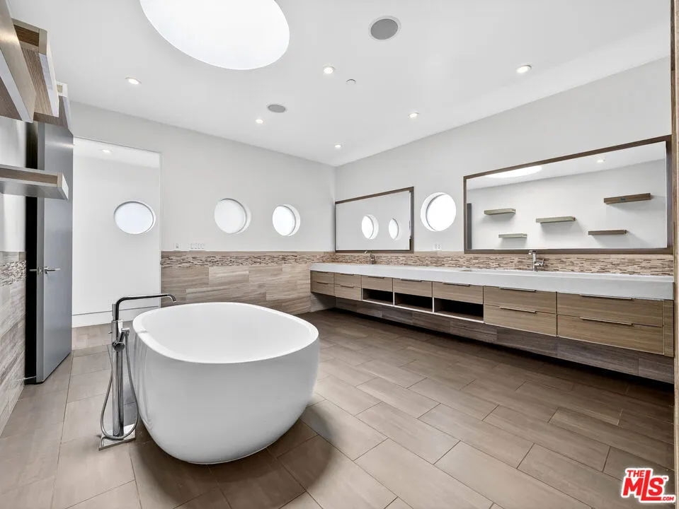770 Paseo Miramar Pacific Palisades, CA 90272