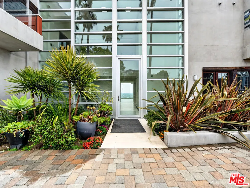 770 Paseo Miramar Pacific Palisades, CA 90272