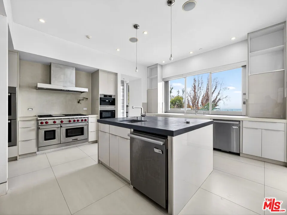 770 Paseo Miramar Pacific Palisades, CA 90272