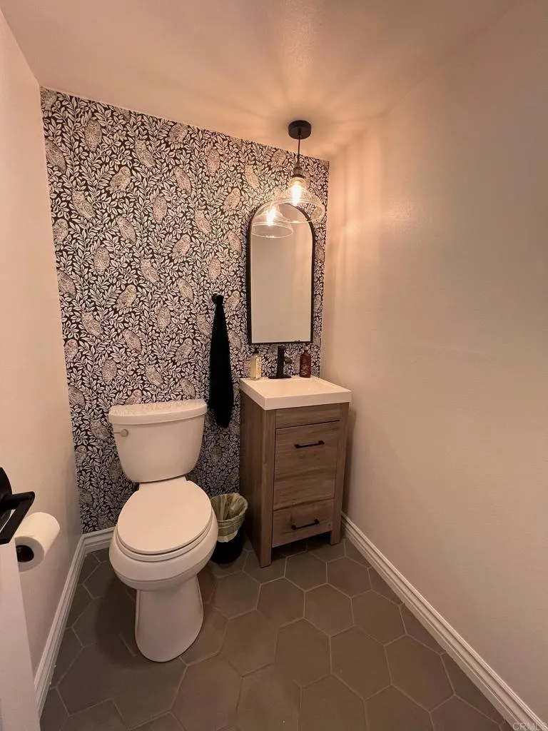 1967 Spanish Oak Way Vista, CA 92081