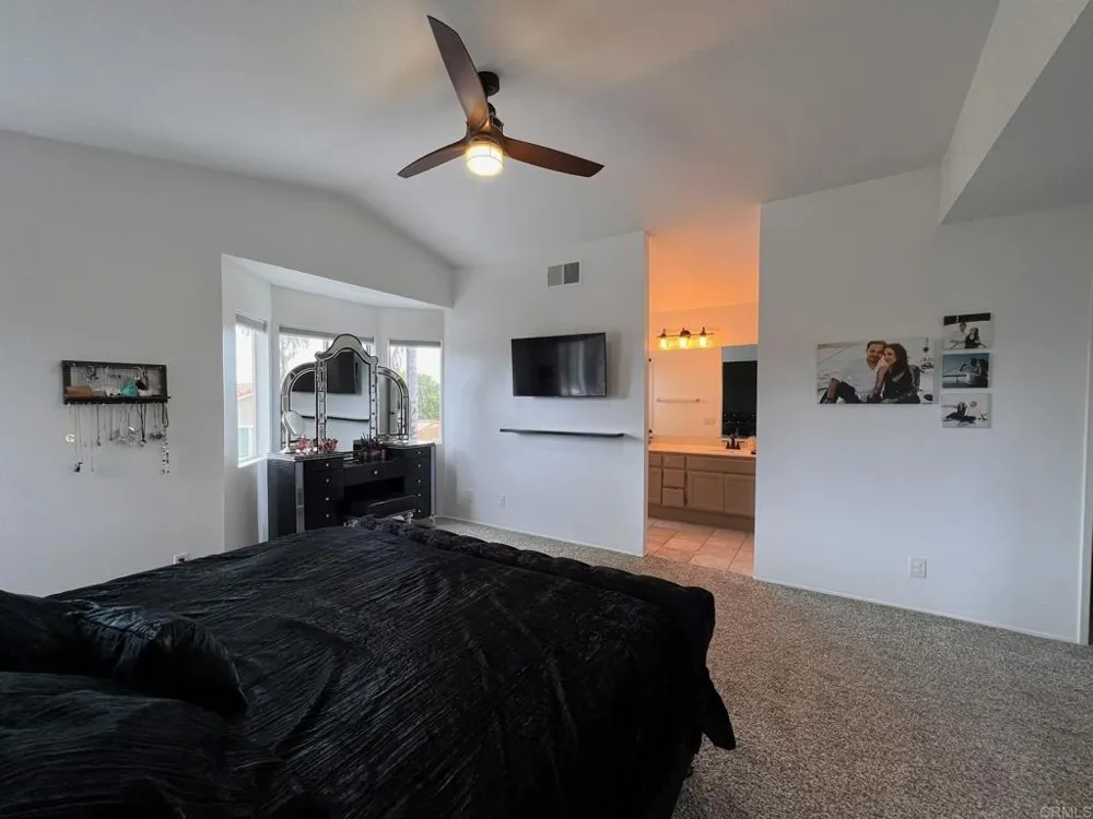 1967 Spanish Oak Way Vista, CA 92081