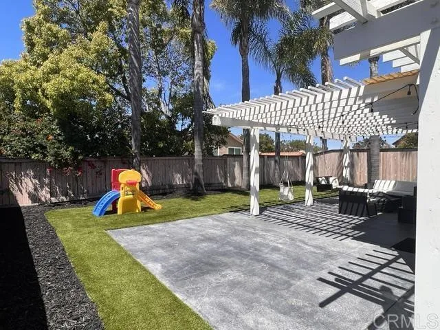 1967 Spanish Oak Way Vista, CA 92081