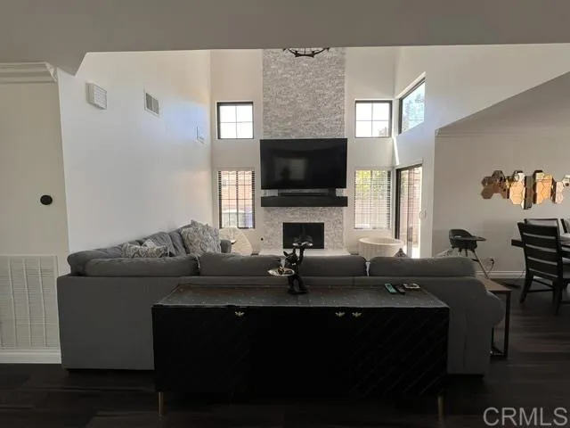 1967 Spanish Oak Way Vista, CA 92081