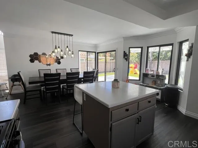 1967 Spanish Oak Way Vista, CA 92081