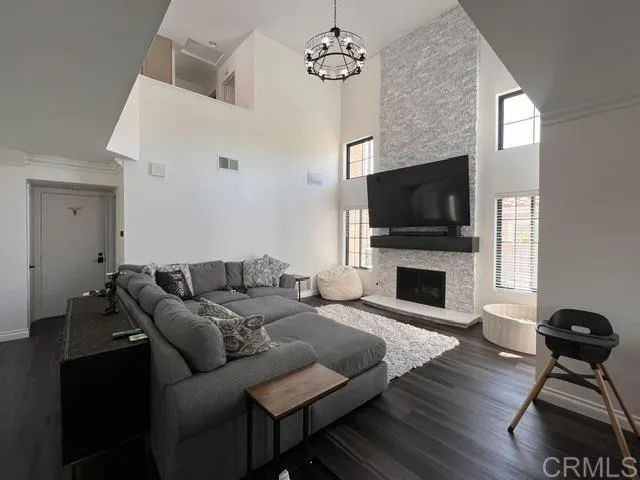1967 Spanish Oak Way Vista, CA 92081