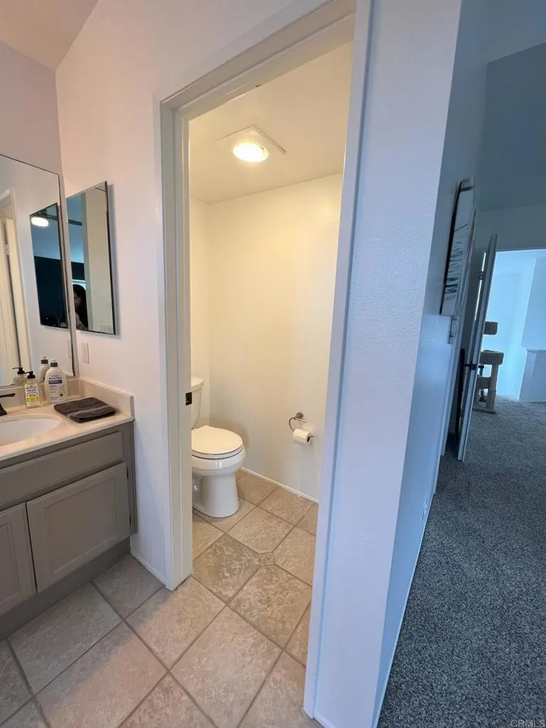 1967 Spanish Oak Way Vista, CA 92081