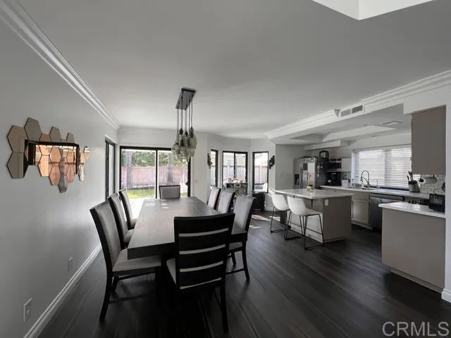 1967 Spanish Oak Way Vista, CA 92081