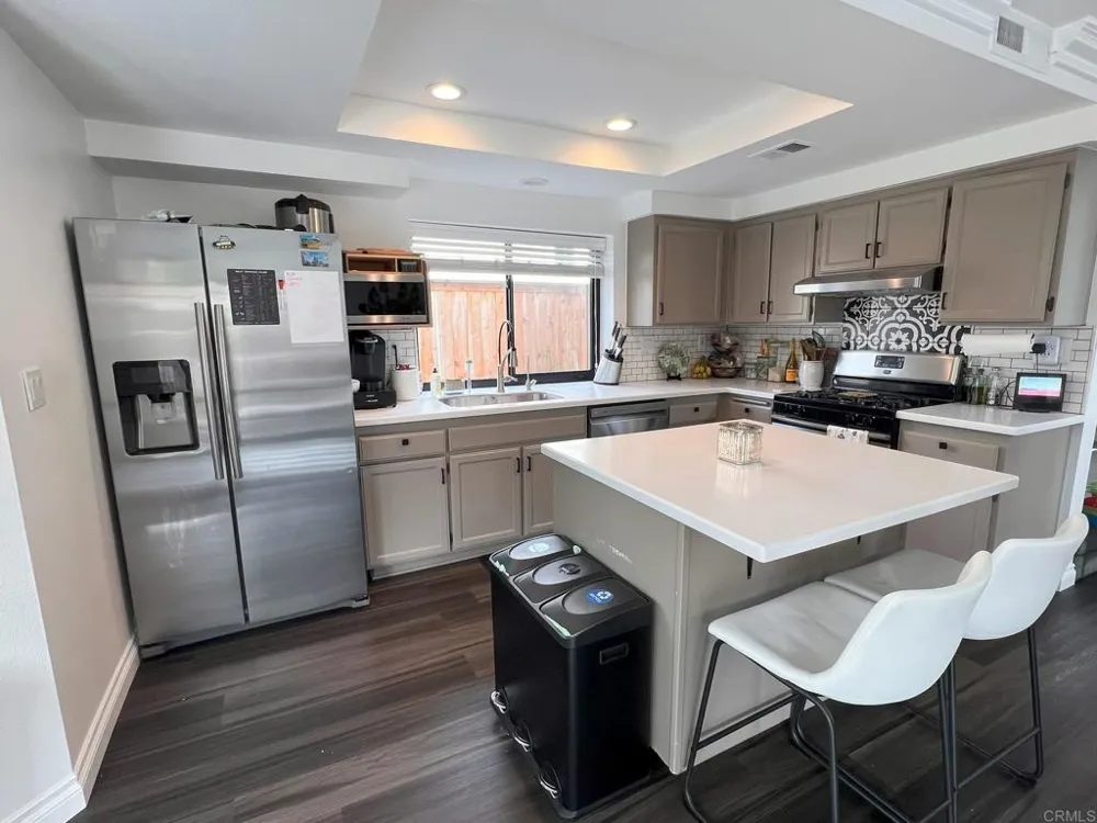 1967 Spanish Oak Way Vista, CA 92081