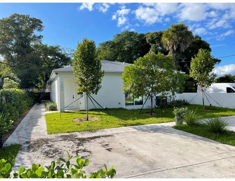 213 NW 12th St Pompano Beach, FL 33060