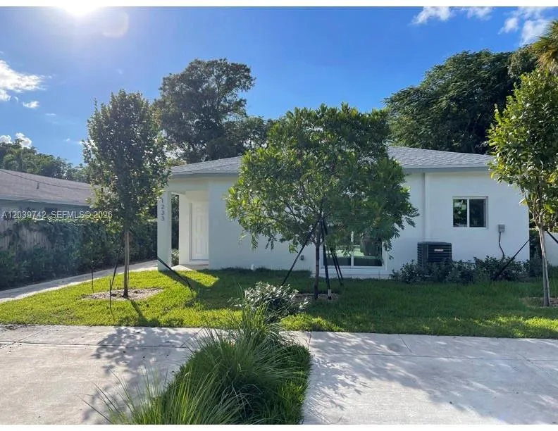 213 NW 12th St Pompano Beach, FL 33060