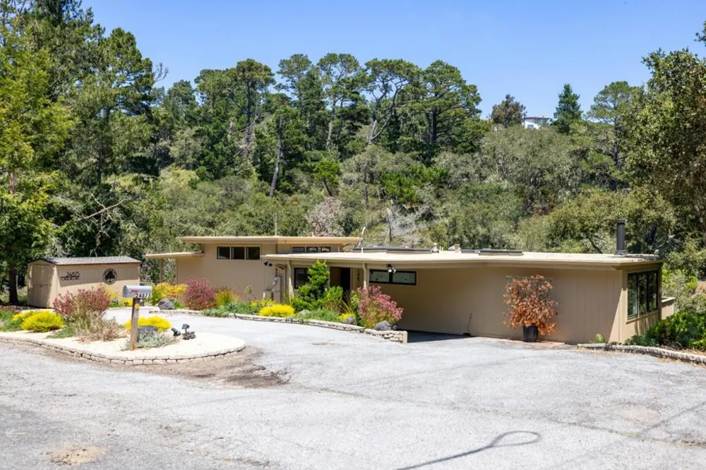 24875 Carmel Hills Drive Carmel, CA 93923