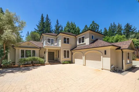 4 Traci Court