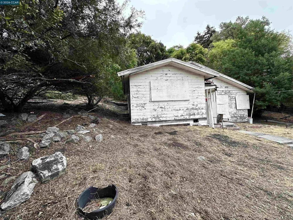 534 La Paloma Rd El Sobrante, CA 94803