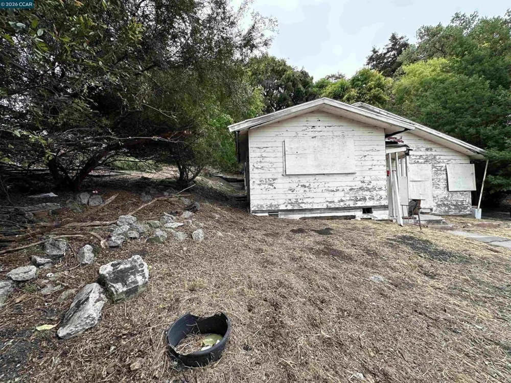 534 La Paloma Rd El Sobrante, CA 94803